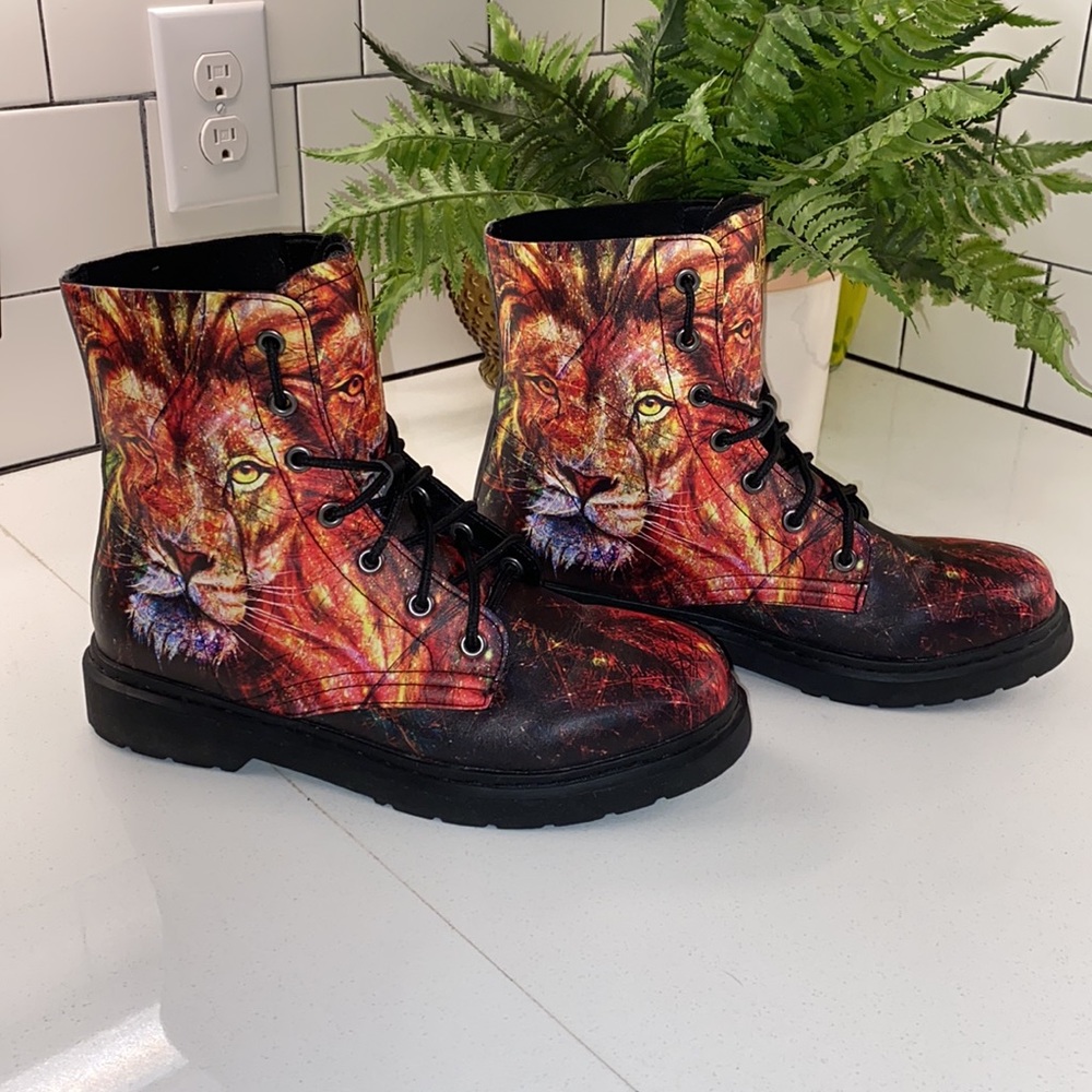 Yes We Vibe vegan leather multi color Lion print boots 10M/11.5W U…